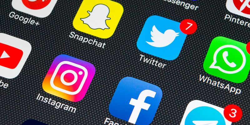 Dùng mạng xã hội để được yêu cầu giải đáp